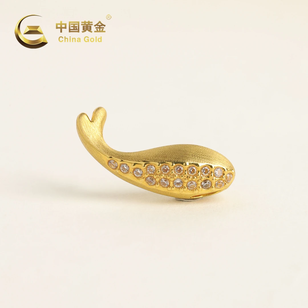 合成锆石 【中国黄金】财鱼 | 18K金点钻拉丝鱼吊坠-D11160-臻