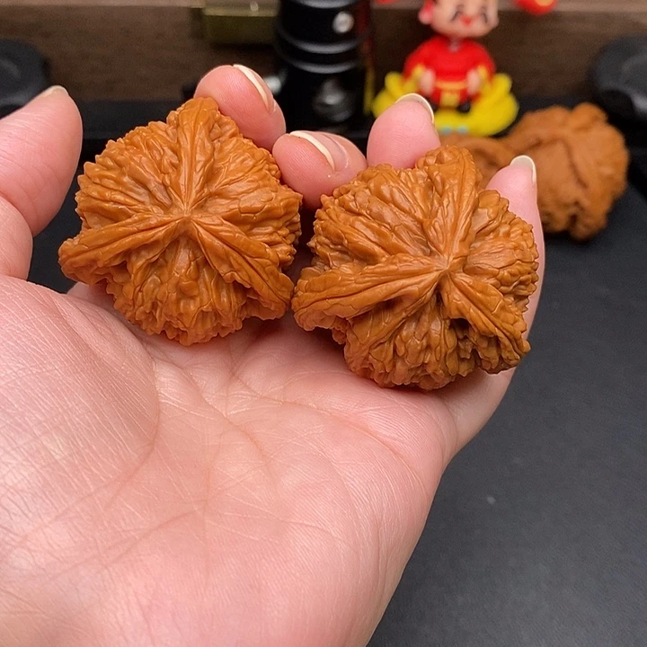 淇****文玩核桃把件白奔