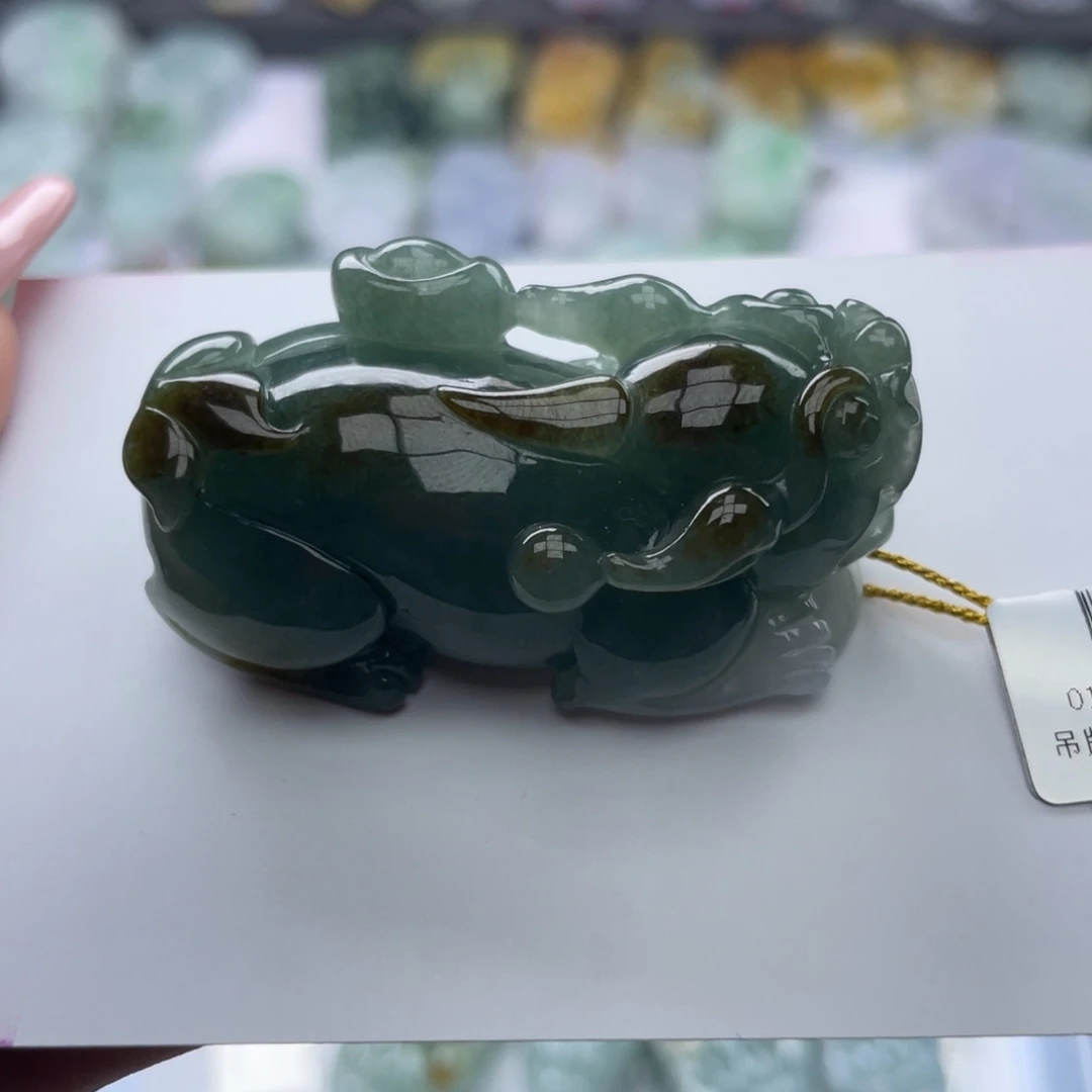 翡翠颈饰未镶嵌貔貅