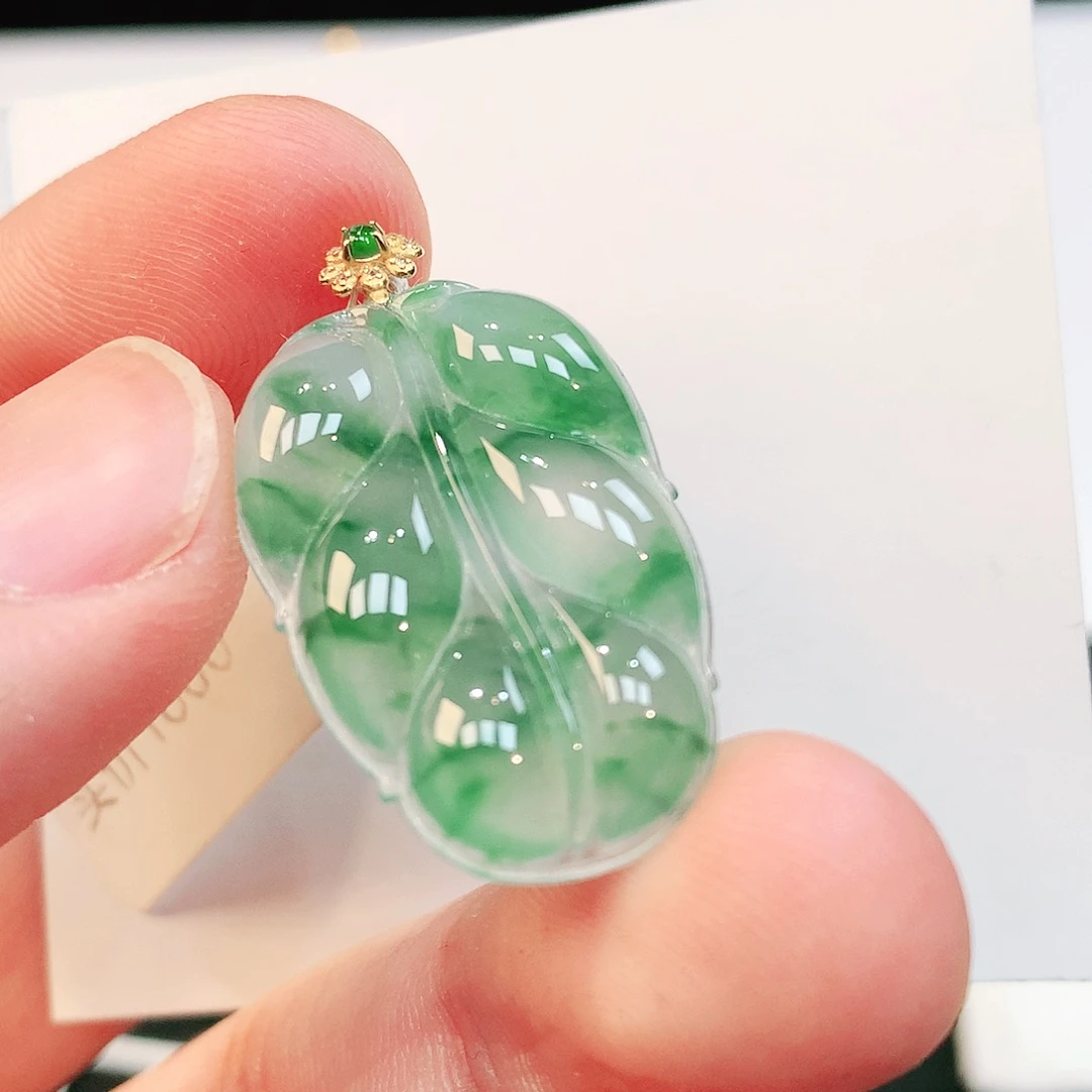 翡翠18K金镶嵌颈饰