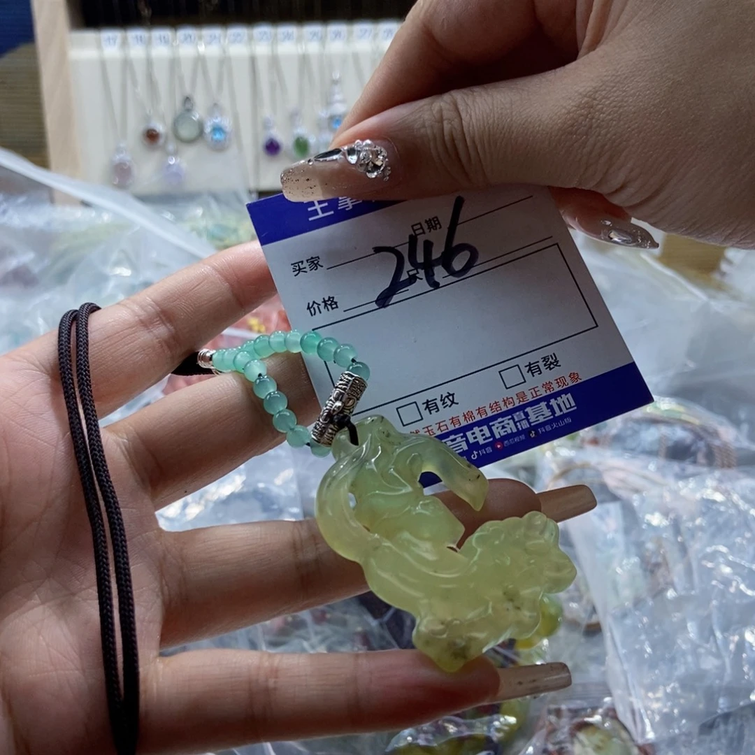 岫玉未镶嵌吊坠吊坠