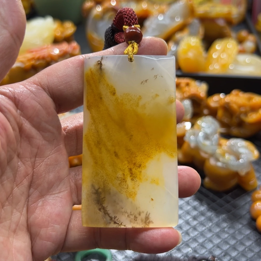 颈饰未镶嵌石英质玉