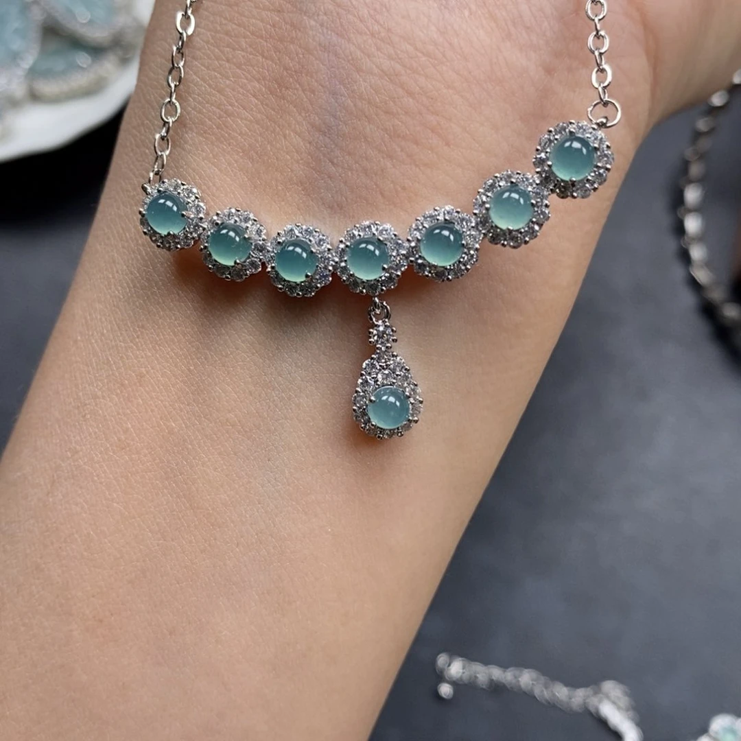 翡翠颈饰未镶嵌翡翠