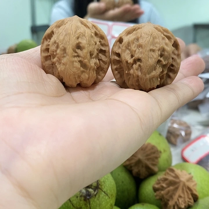 文玩核桃吊坠野狼36