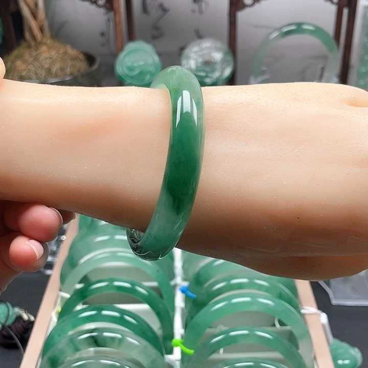 未镶嵌手镯石英质玉