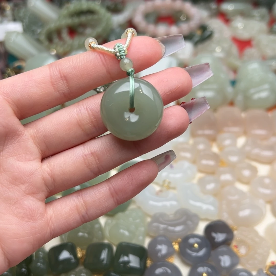 和田玉耳坠未镶嵌所*。