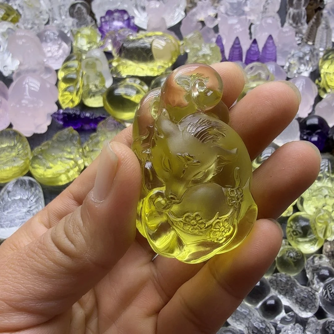杨***焱未镶嵌水晶颈饰吊坠