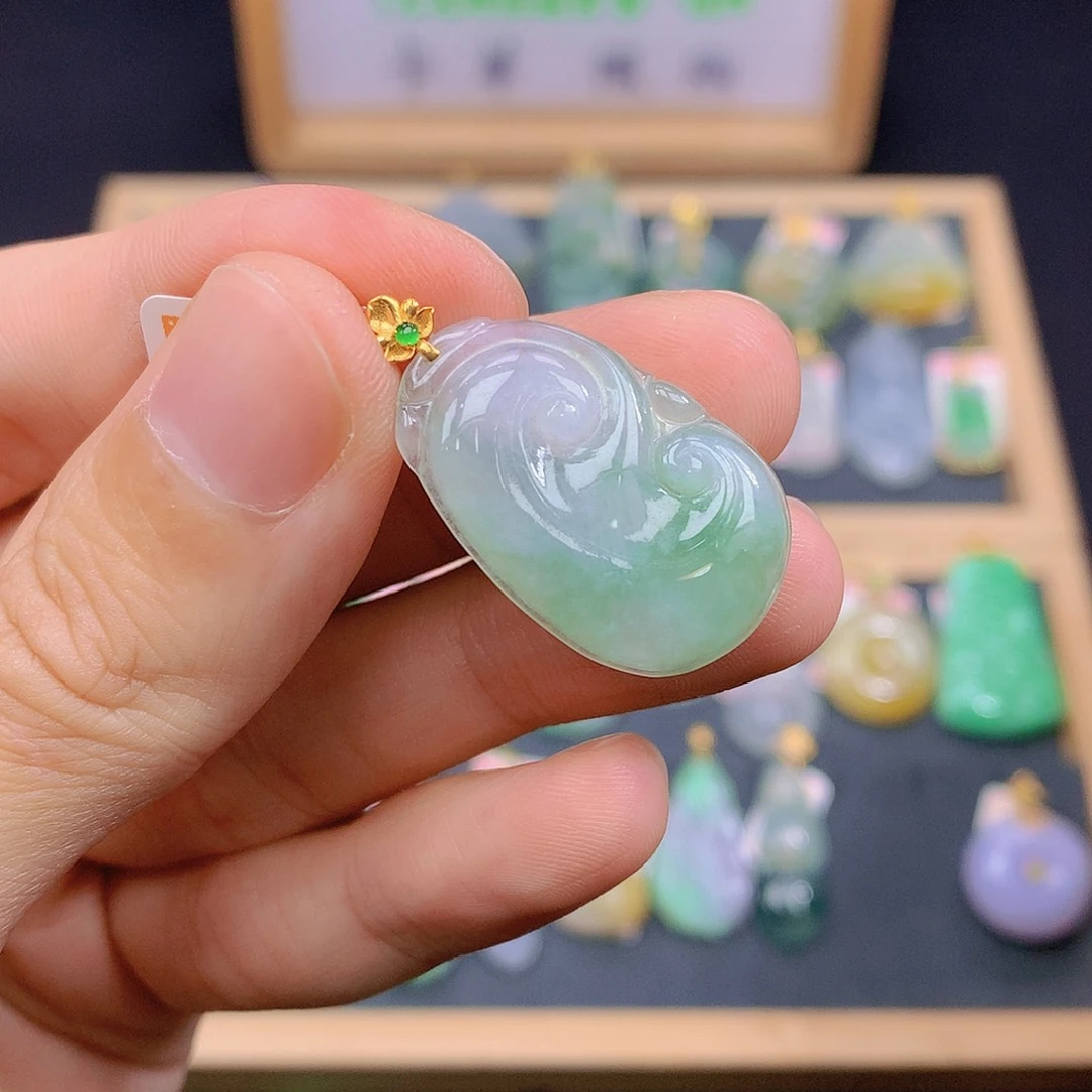 翡翠18K金镶嵌颈饰翡翠