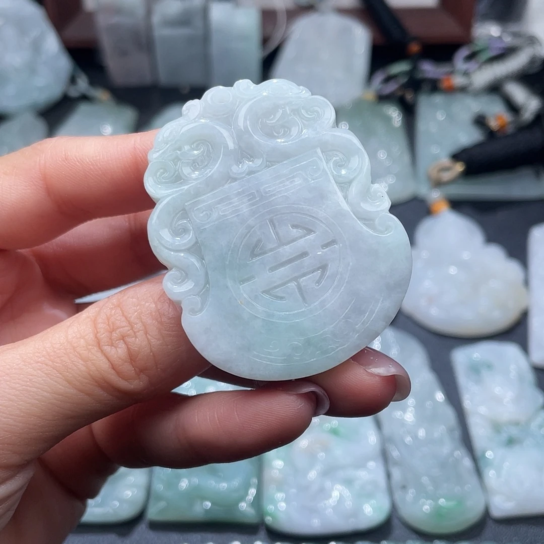 翡翠未镶嵌颈饰翡翠