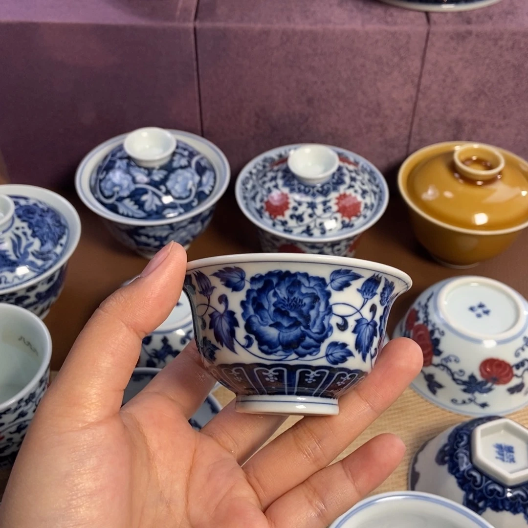 陶洪印慕名青花缠枝芙蓉压手杯