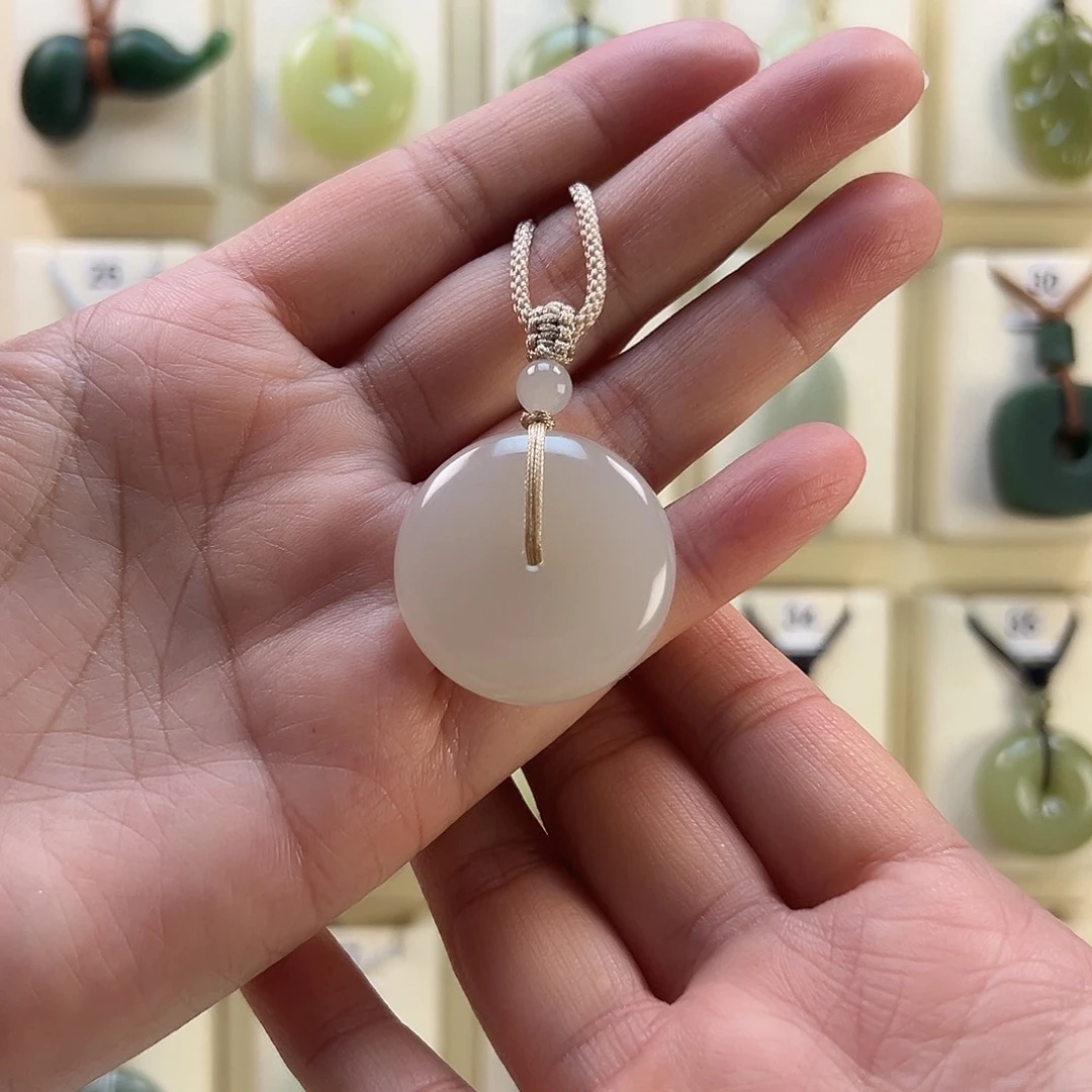 随***旧和田玉未镶嵌颈饰