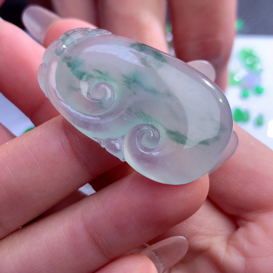 翡翠未镶嵌颈饰缅甸