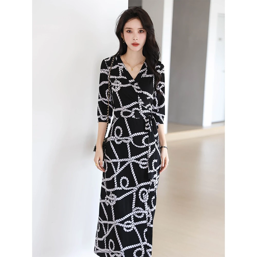 新款裹身裙黑白链条收腰显瘦气质修身一片式弹力轻奢高级感连衣裙