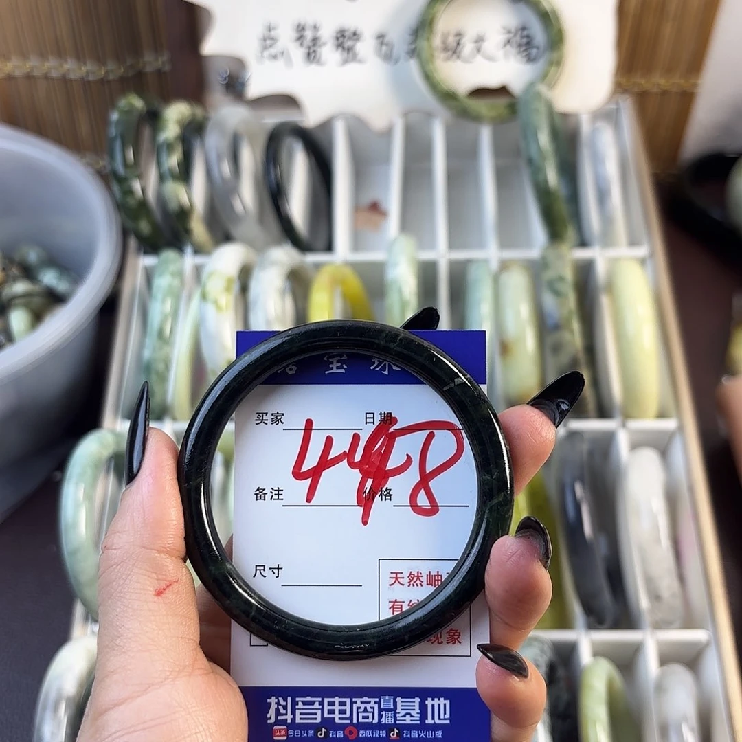 蛇纹石玉手镯未镶嵌祈**?