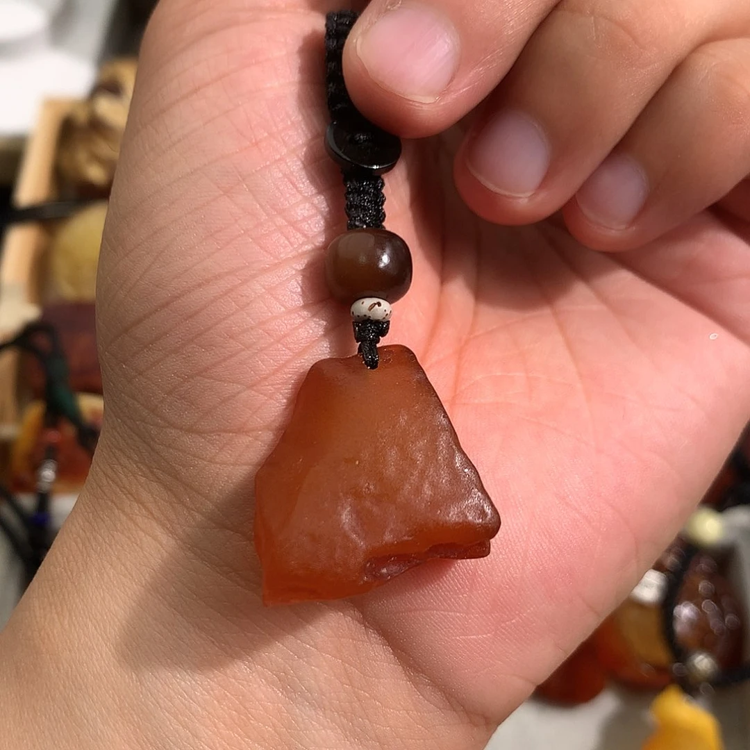 蜜蜡裸石未镶嵌在