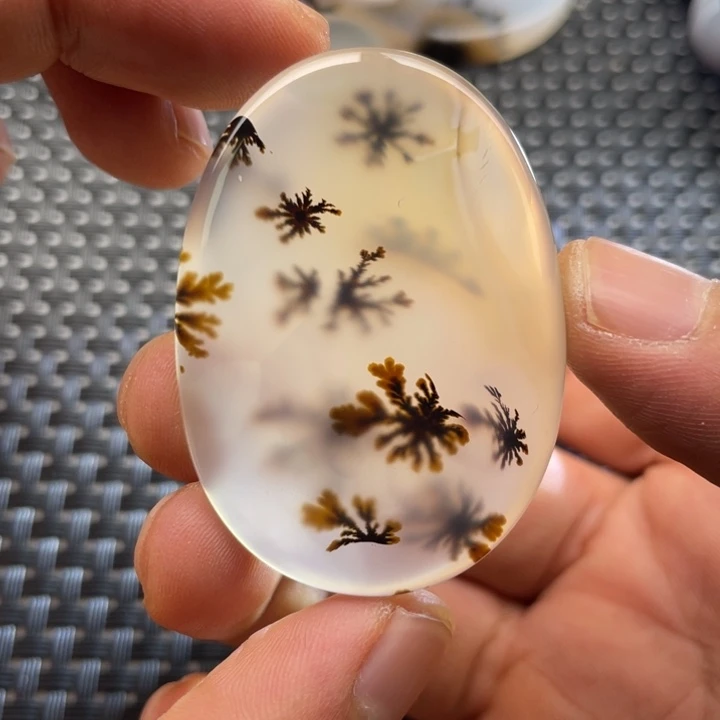 玛瑙/玉髓颈饰未镶嵌乾**爻