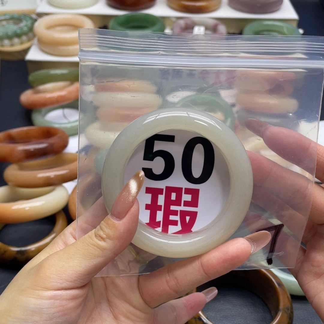 未镶嵌手镯石英质玉