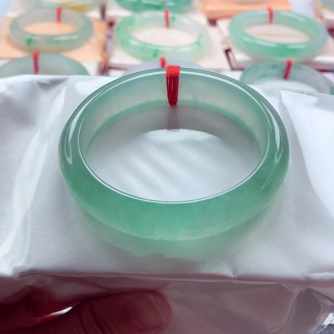 翡翠未镶嵌手镯（贵妃镯）54冰绿起光冰透孤品福利A