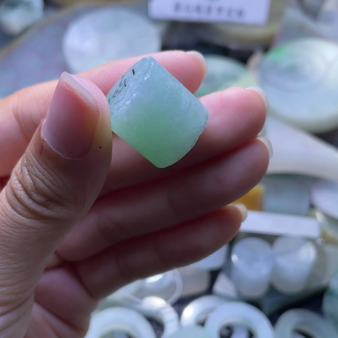 麒***刃未镶嵌定制翡翠翡翠