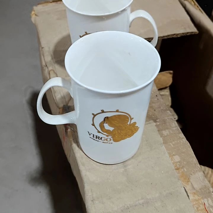 摆件盘子碗茶壶啥都有