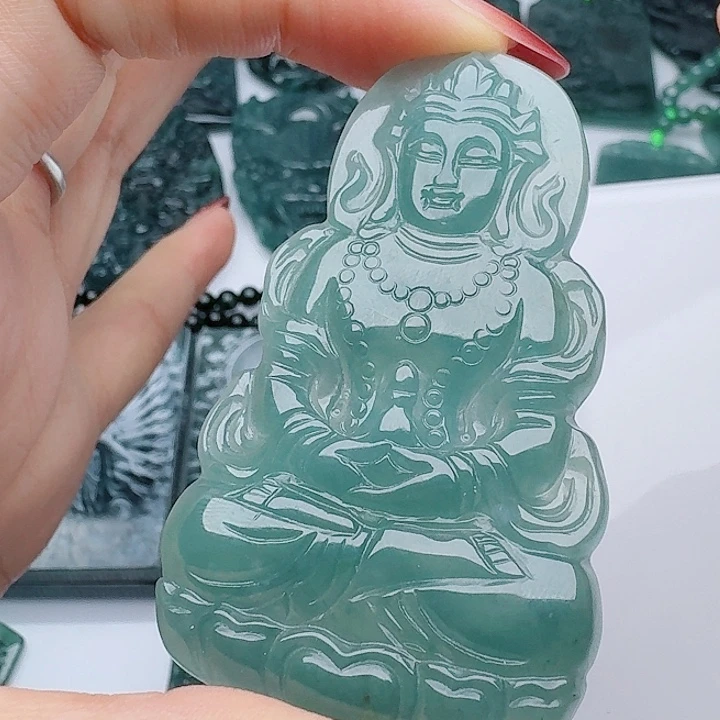 翡翠未镶嵌颈饰多样性发其一
