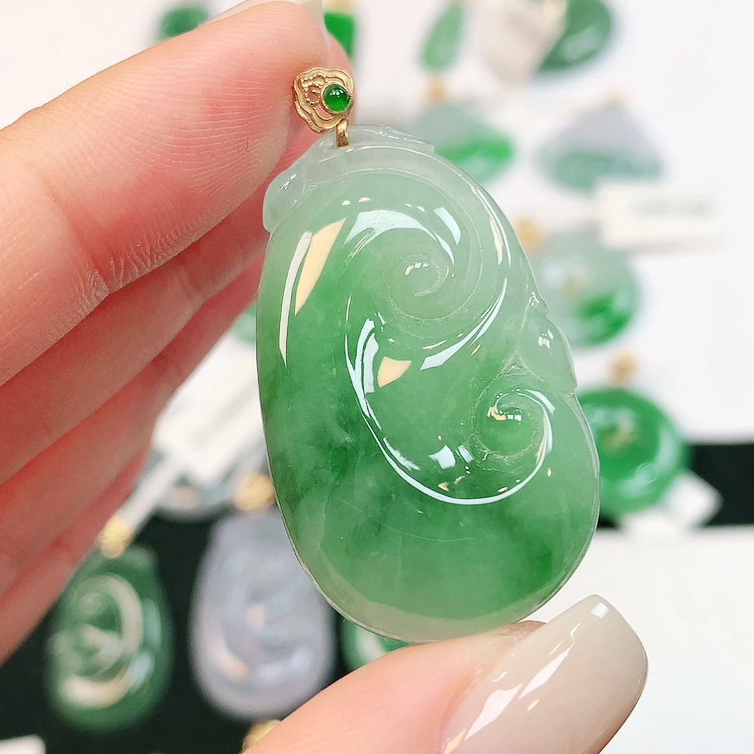 翡翠18K金镶嵌颈饰