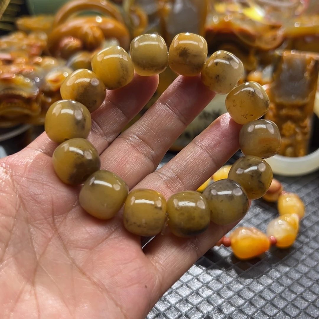 颈饰未镶嵌石英质玉