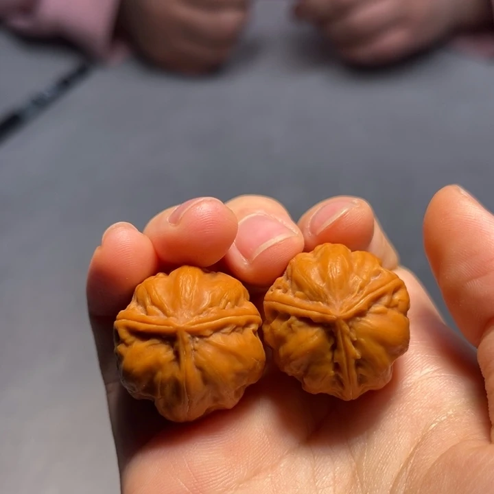 文玩核桃把件三棱674