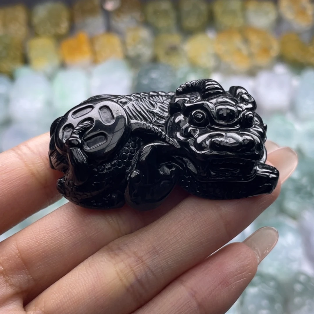 翡翠未镶嵌颈饰貔貅
