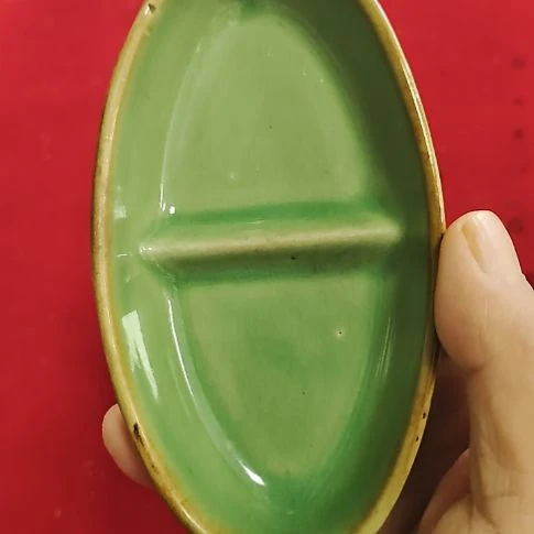 瓷片瓷片，各种摆件，均有瑕疵。沙锅！