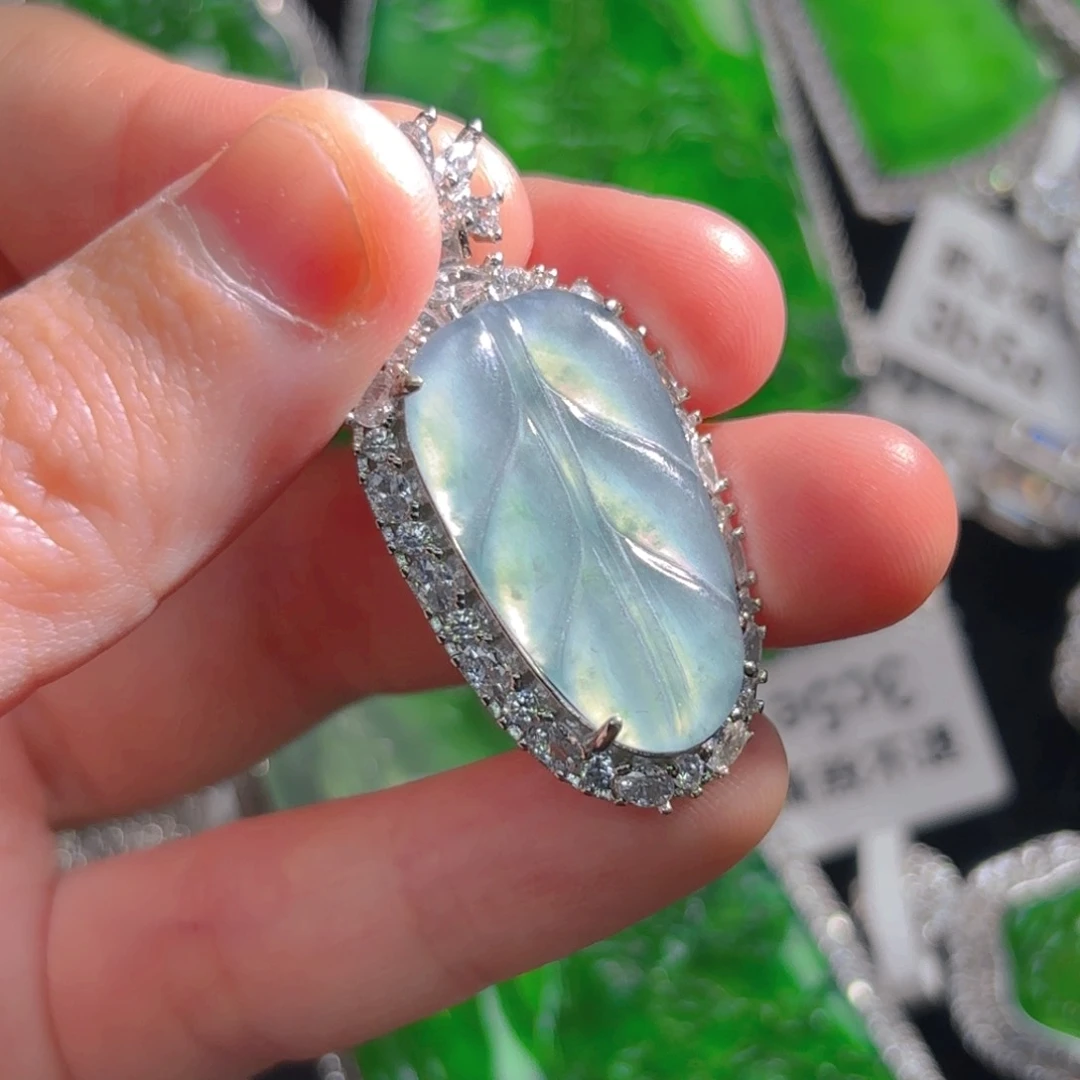 翡翠颈饰未镶嵌叶子