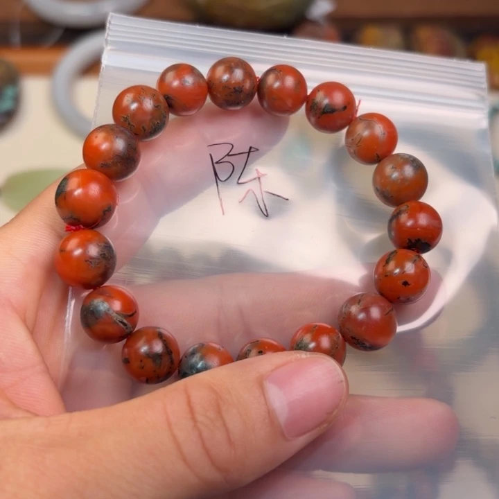 陈***嘚南红玛瑙未镶嵌手链