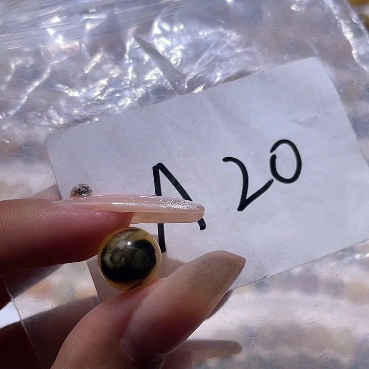 琥珀未镶嵌裸石10+福利