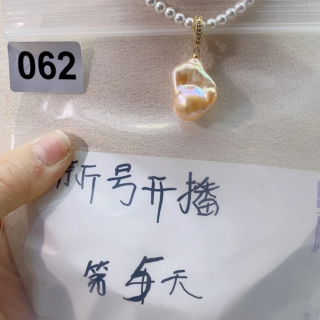 淡水珍珠颈饰合金