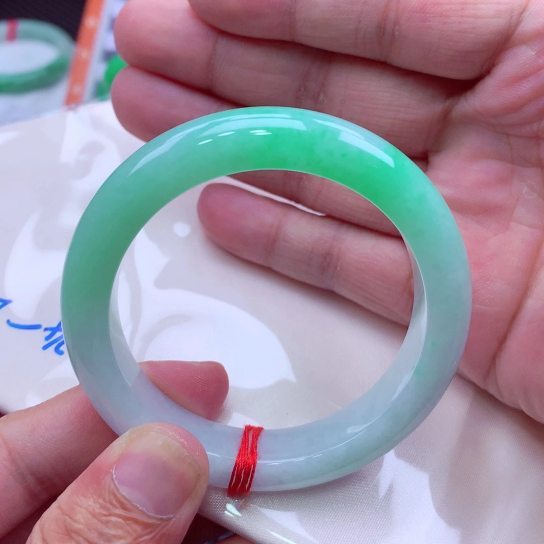 星***晴翡翠未镶嵌手镯翡翠