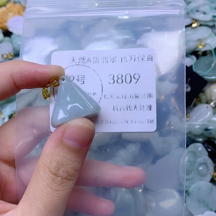 吊坠(不含链)未镶嵌翡翠