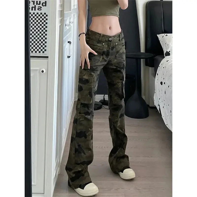 美式复古迷彩工装牛仔裤女2025春季新款多口袋低腰修身显瘦微喇裤
