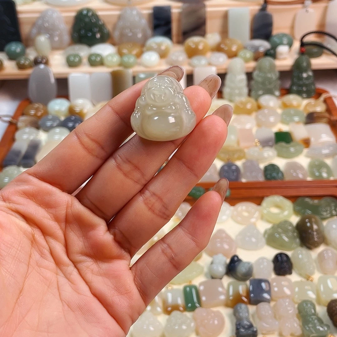 和田玉未镶嵌吊坠(赠链)