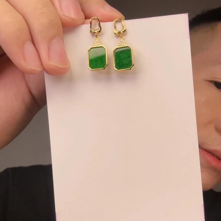 颈饰未镶嵌翡翠一对