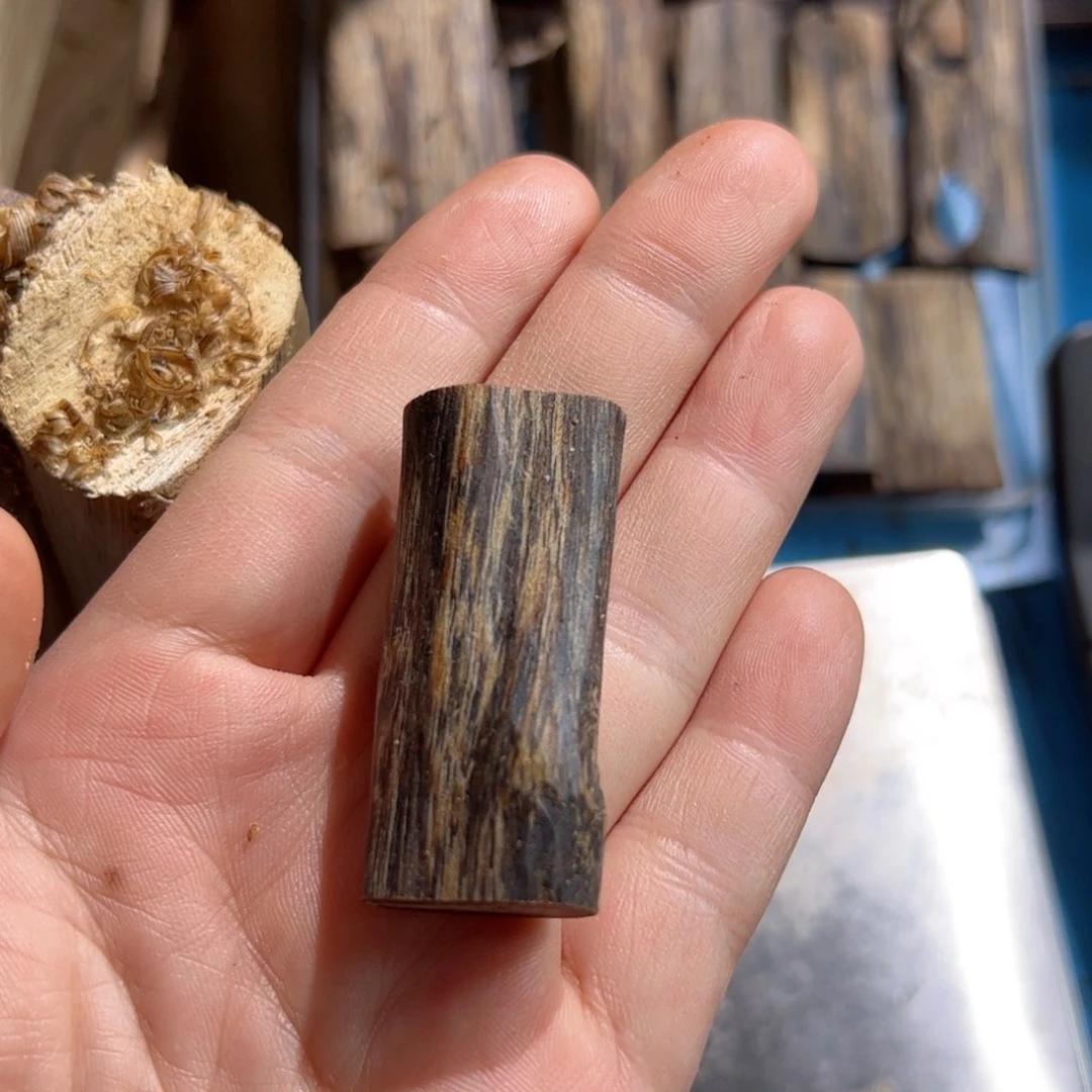 沉香吊坠白棋素牌8.9克