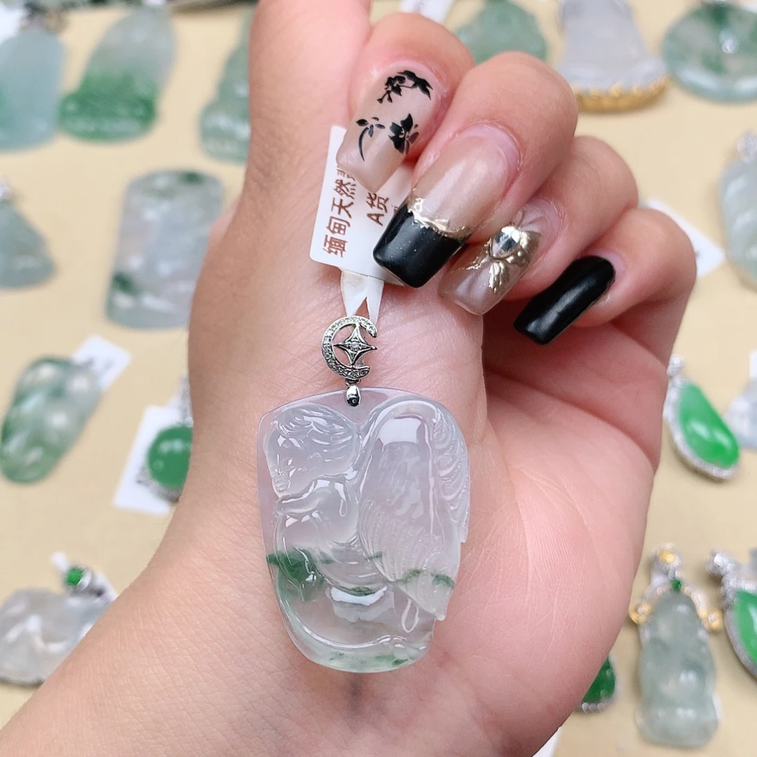 翡翠颈饰18K金镶嵌天使宝宝