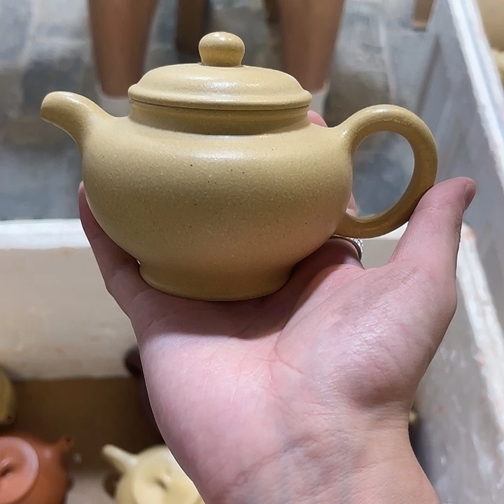 紫砂茶壶瑕。 本绿掇只
