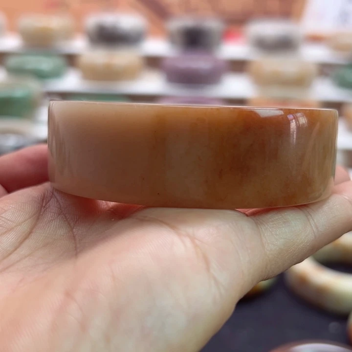 未镶嵌手镯石英岩玉