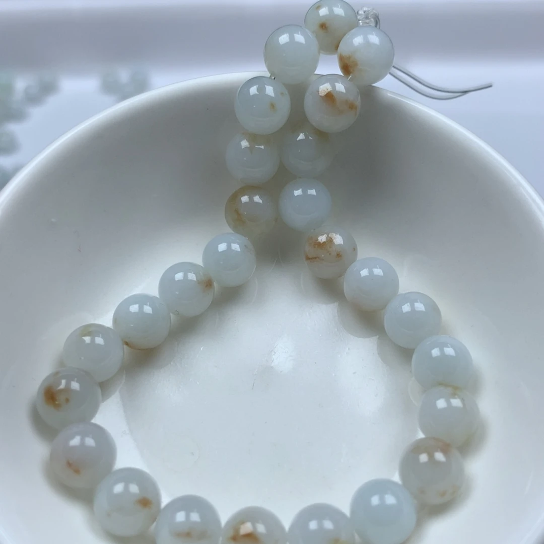 翡翠颈饰未镶嵌桶里哈