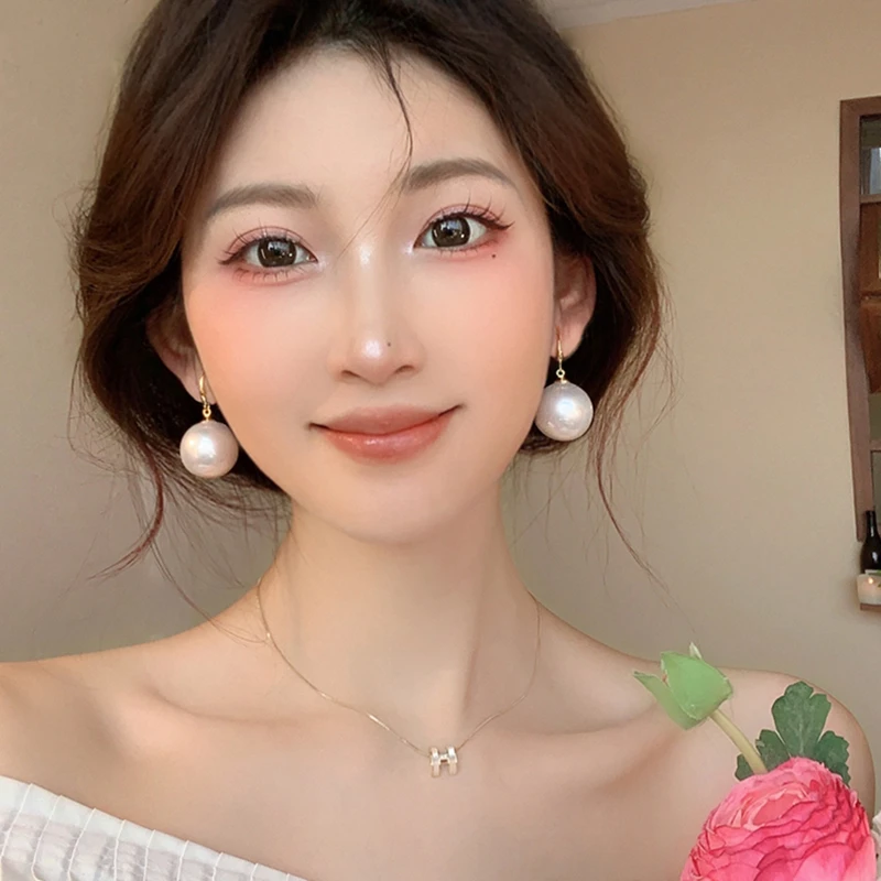 合金耳饰 独特仿珍珠耳环女轻奢小众设计感耳钩时尚高级长款耳饰