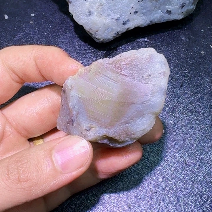 未镶嵌和田玉（糖玉）珠宝半成品