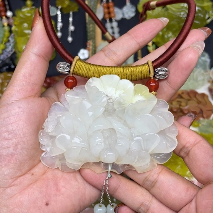 蛇纹石玉未镶嵌颈饰