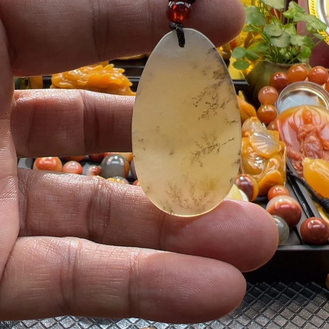 石英质玉未镶嵌颈饰