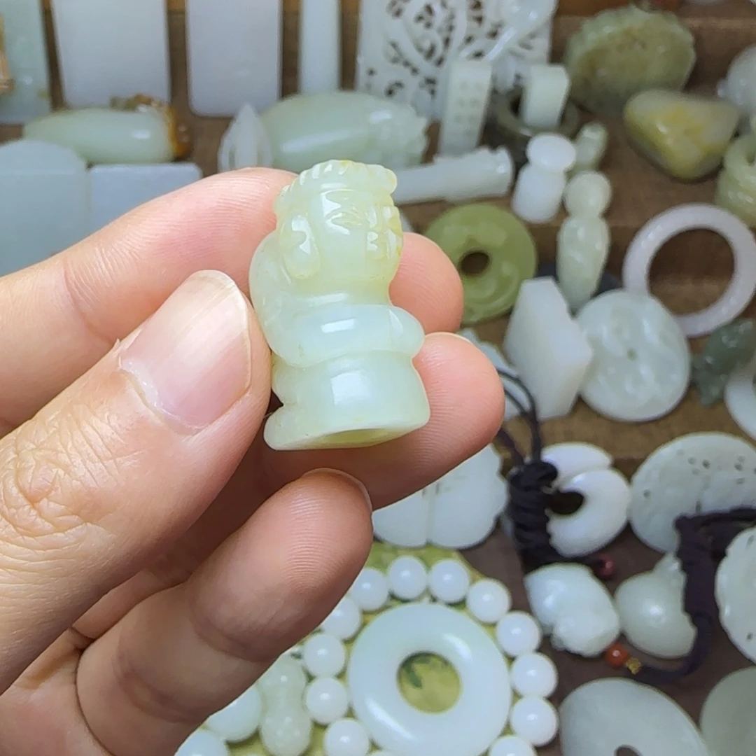 和田玉未镶嵌挂件玉贵人