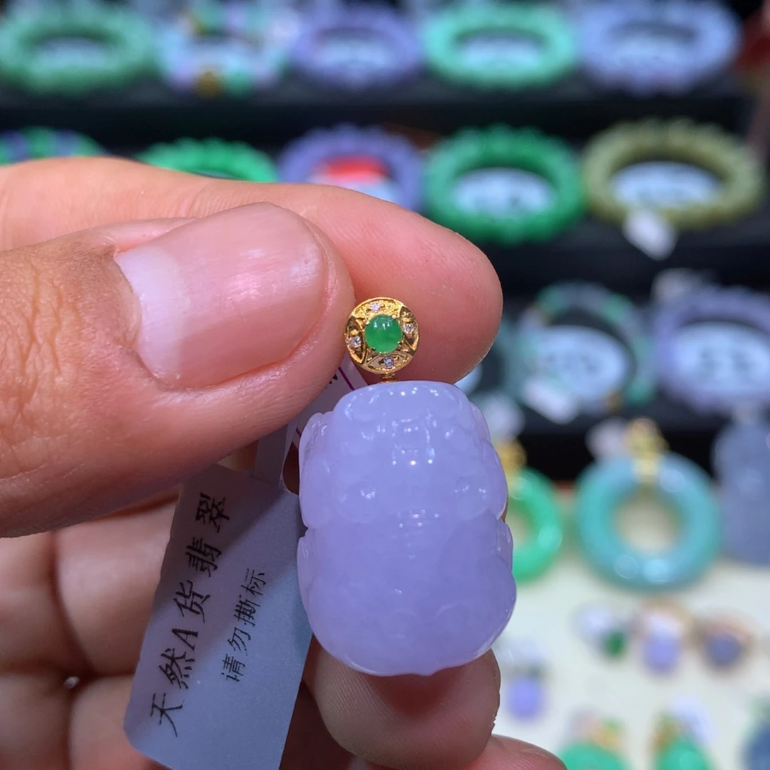 翡翠18K金镶嵌颈饰